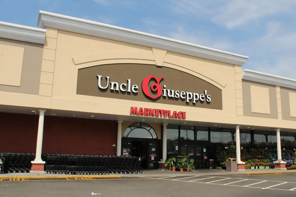 Uncle Giuseppe’s Marketplace from the parking lot